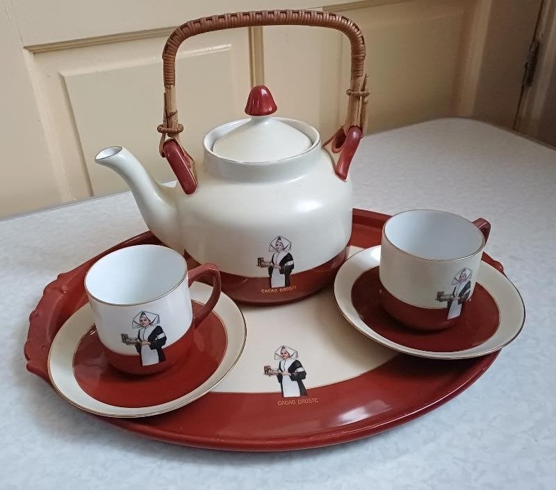 Art-Deco droste servies met twee kop en schotels