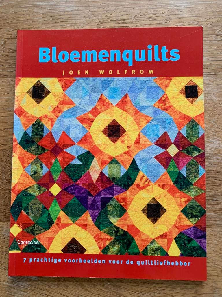 Quiltboek: Bloemenquilts van Joen Wolfrom, Boeken, Ophalen of Verzenden, Zo goed als nieuw, Borduren en Naaien