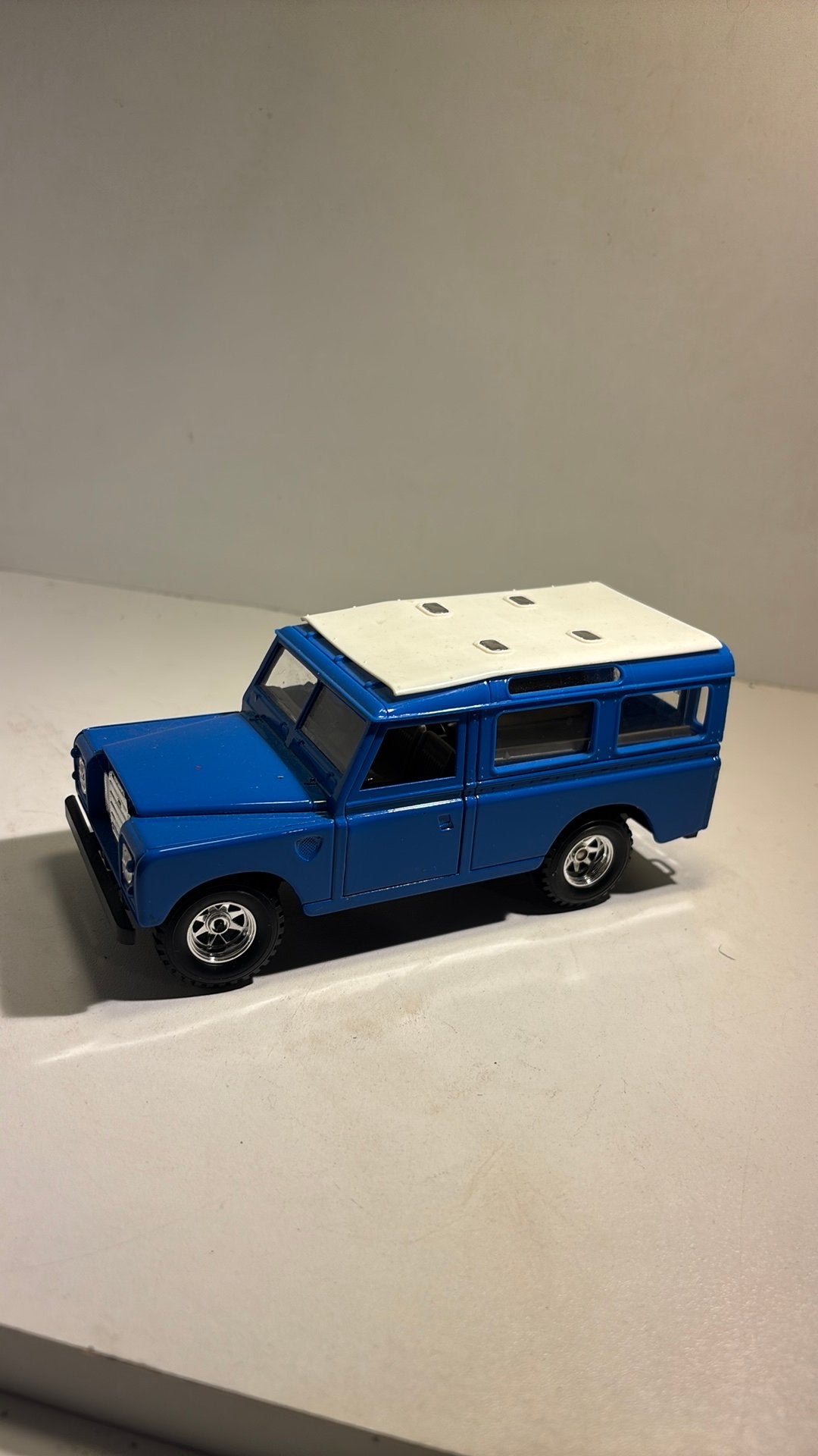 Land rover bleu Bburago 1.24, Hobby en Vrije tijd, Ophalen of Verzenden, Bburago, A, A