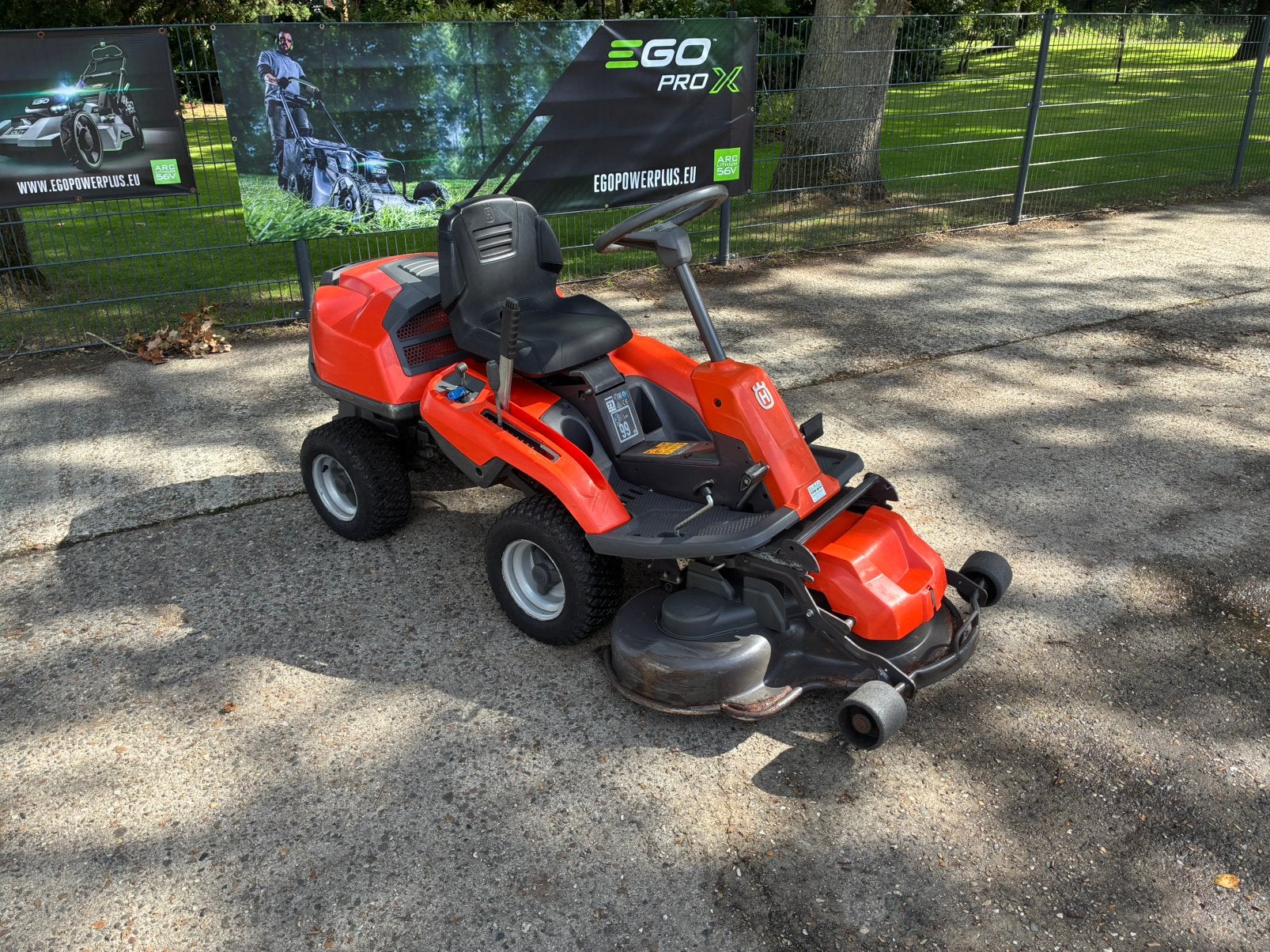 Husqvarna rider 214TC 2cilinder briggs en stratton, Ophalen, Zo goed als nieuw, Elektrische starter, 90 tot 120 cm