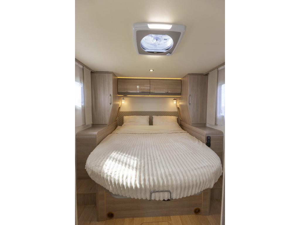 Rapido 896F | 2021 Queensbed + Face to Face 39dkm, Caravans en Kamperen, Integraal, Ringverwarming, Fiat, Luifel