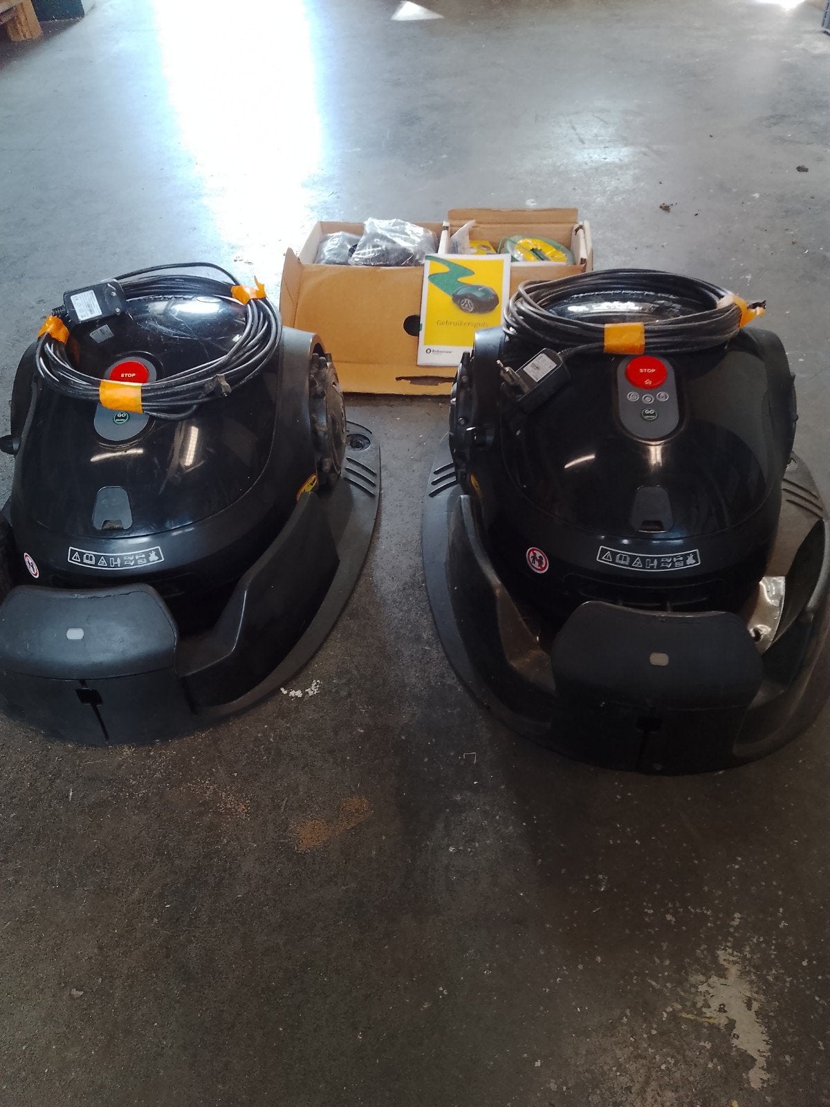 Te KOOP; 2 Robotmaaiers, merk Robotmo, Ophalen, Cirkelmaaier, Gebruikt, Robomow
