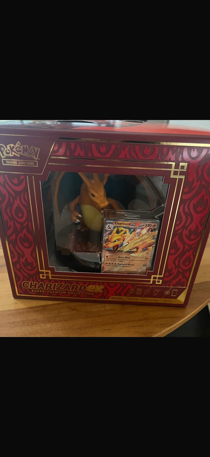 Charizard super premium box, Ophalen of Verzenden, Zo goed als nieuw