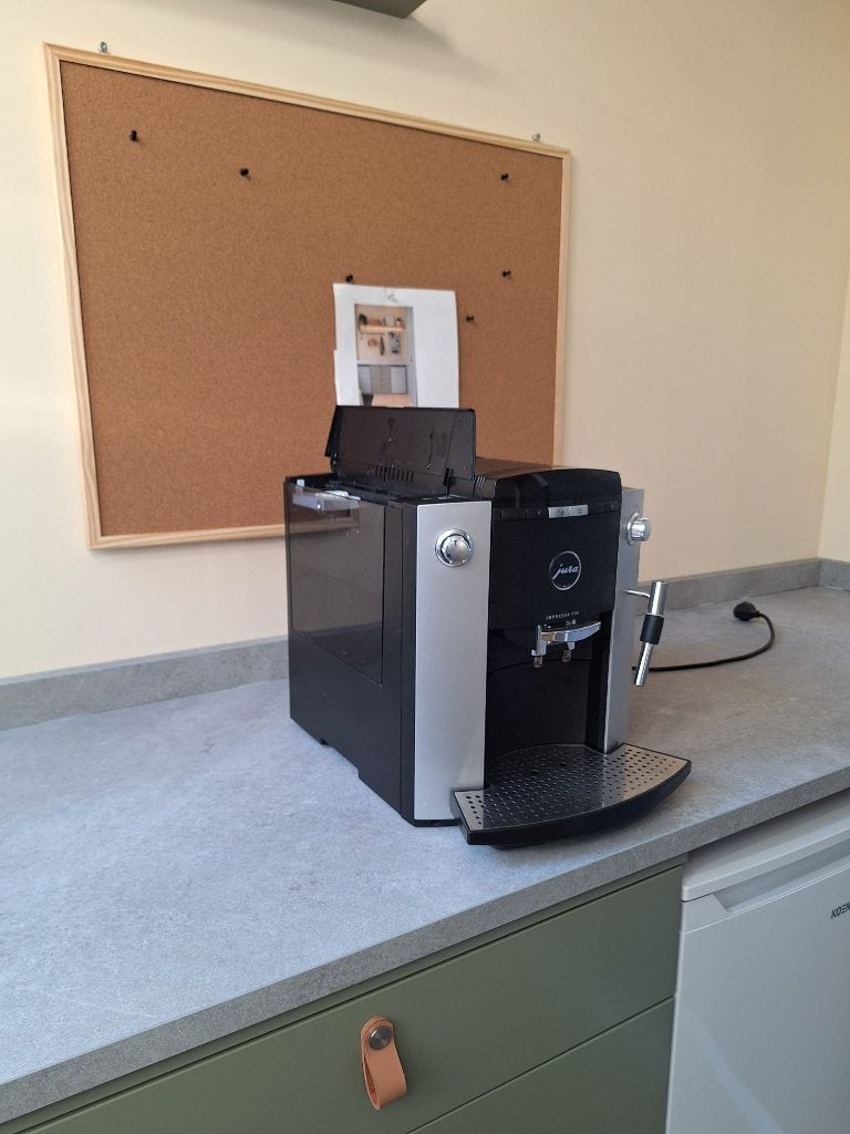 Jura Impressa F50 koffiemachine, Witgoed en Apparatuur, Koffiezetapparaten, Ophalen, Koffiemachine, Koffiebonen, Zo goed als nieuw