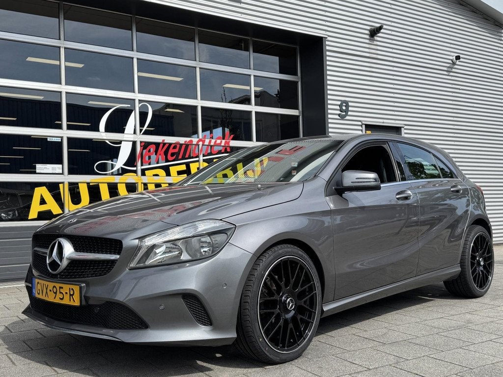 Mercedes-Benz A-klasse 180 BlueEfficiency URBAN - Navigatie, Gebruikt, Zwart, 4 cilinders, Leder en Stof
