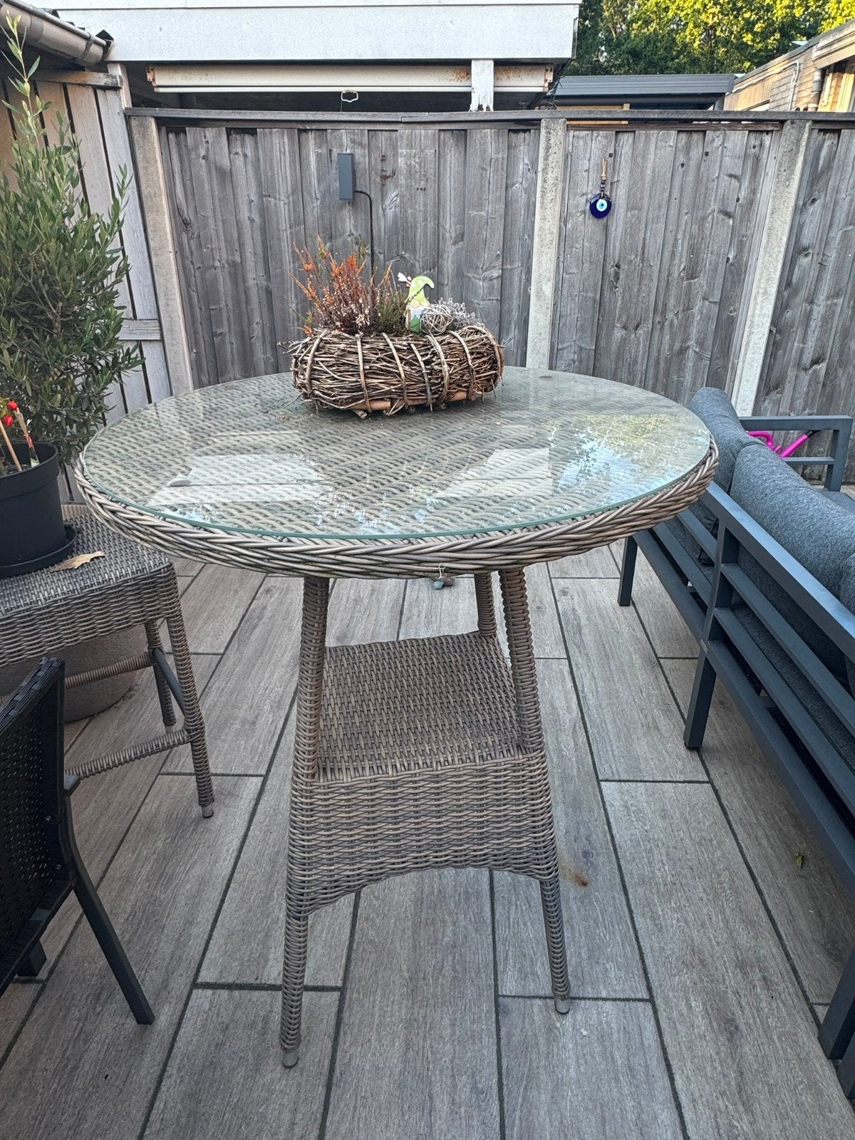 Gezellige Wicker Bistrotafel met 3 Barkrukken, Tuin en Terras, Tuinsets en Loungesets, Ophalen, Gebruikt, 3 zitplaatsen, Wicker