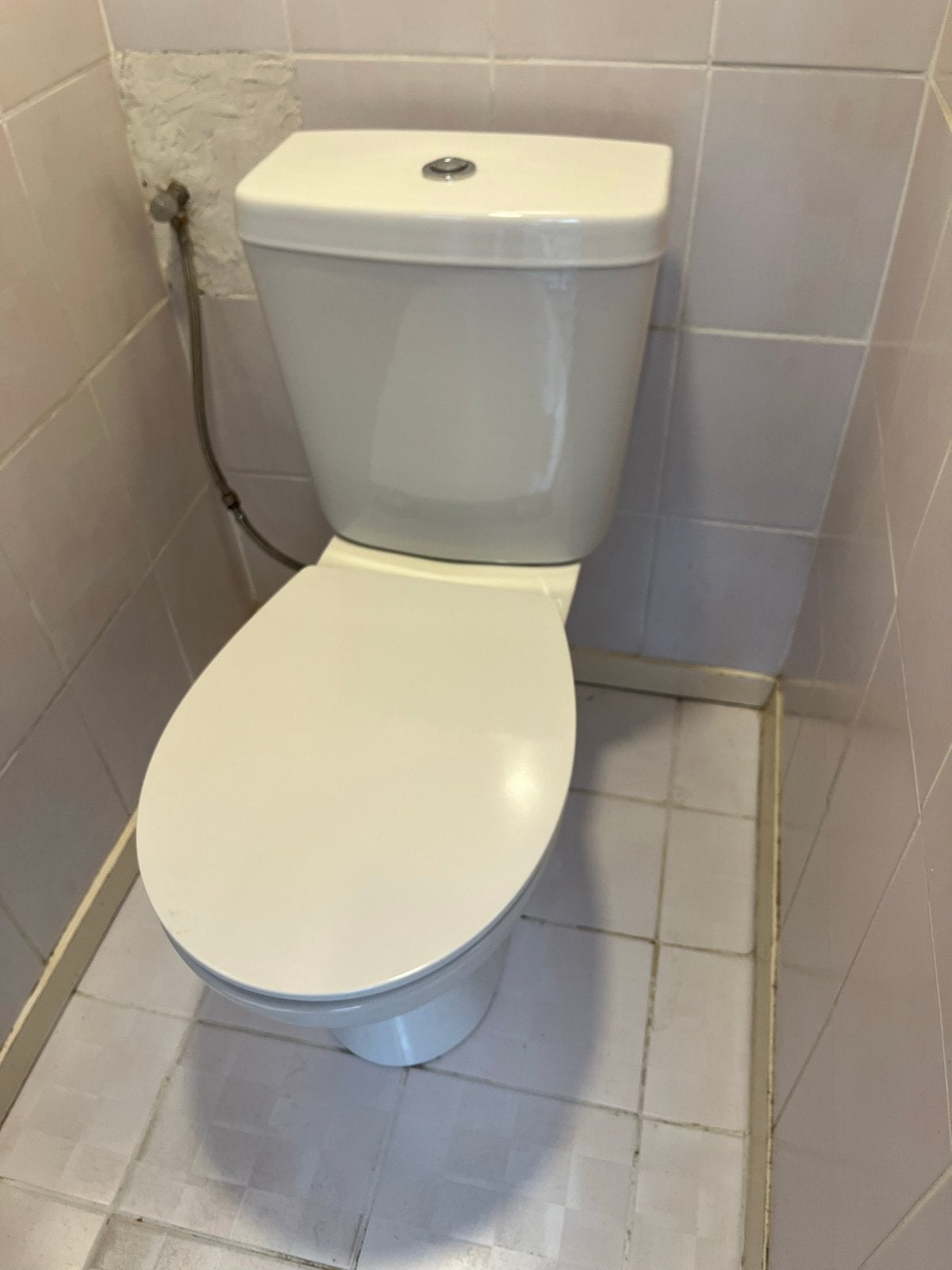 Wit staand toilet met stortbak, Ophalen, Gebruikt, Toilet