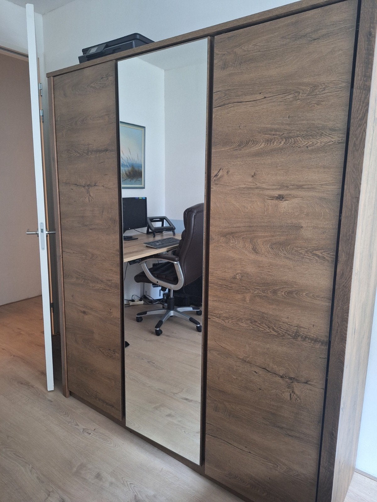 Driedeurs kledingkast met spiegel (164x197x52 cm), Huis en Inrichting, Kasten | Kledingkasten, Ophalen, Met deur(en), Gebruikt