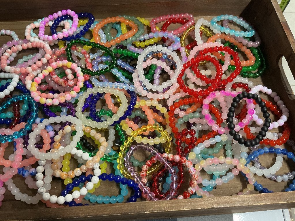 100 glazen en Edelsteen armbanden in een koop, Ophalen, Nieuw