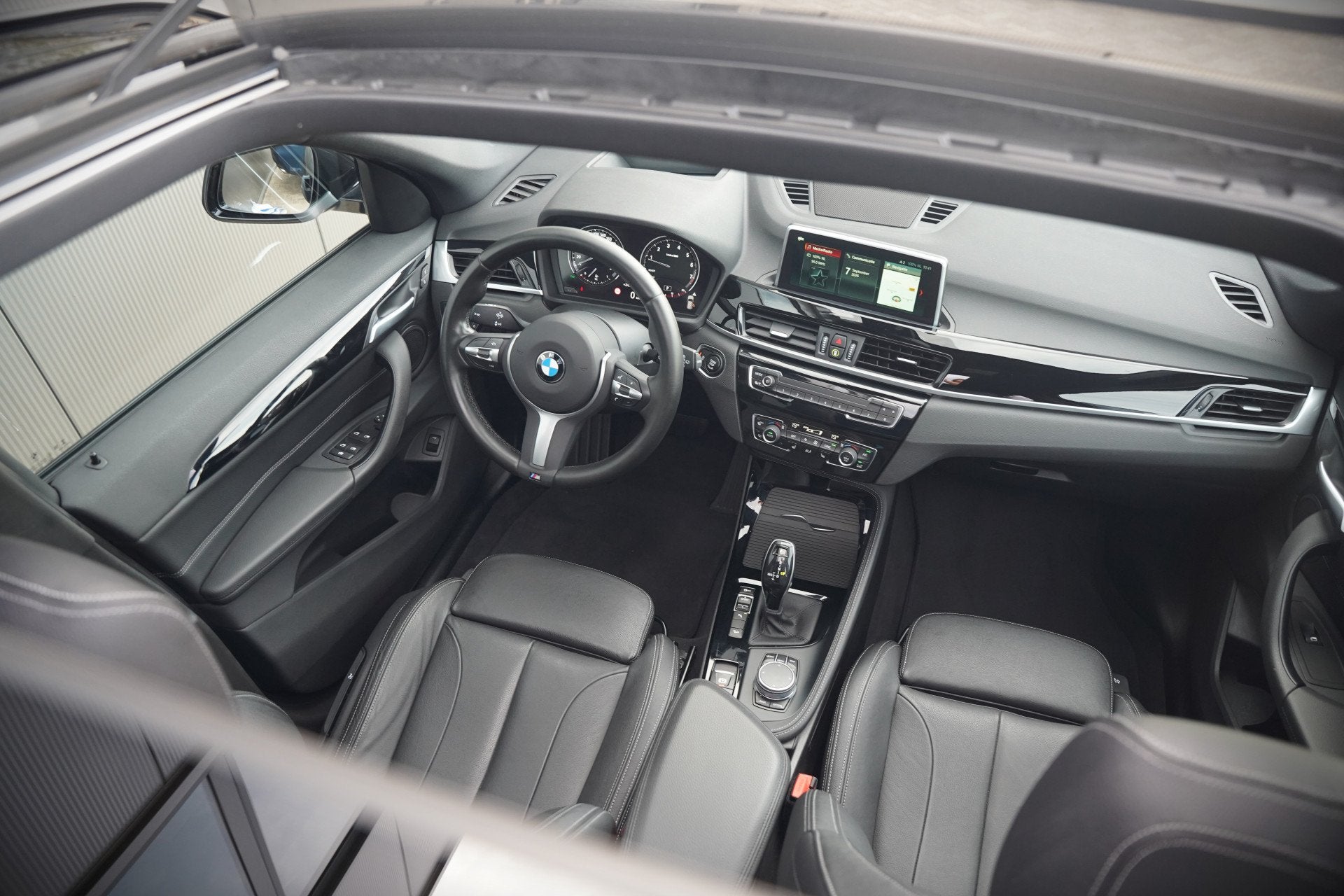 Foto 25 van BMW X1 xDrive20i High Executive | Panoramadak | Head-Up Disp
