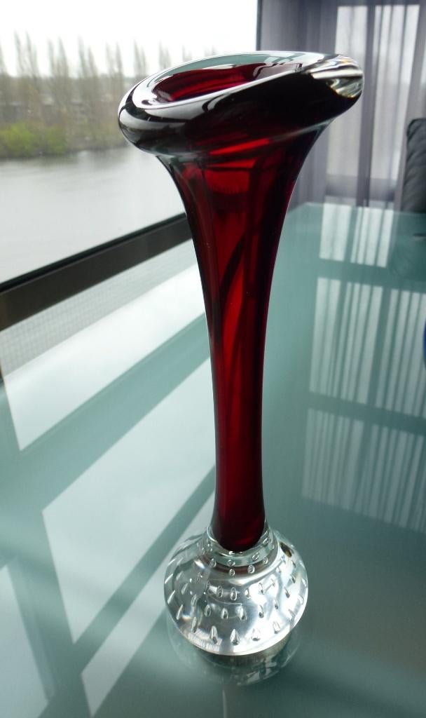 Aseda - bone vaas - kristal - zweden jaren 60/69 donkerrood, Antiek en Kunst, Ophalen of Verzenden