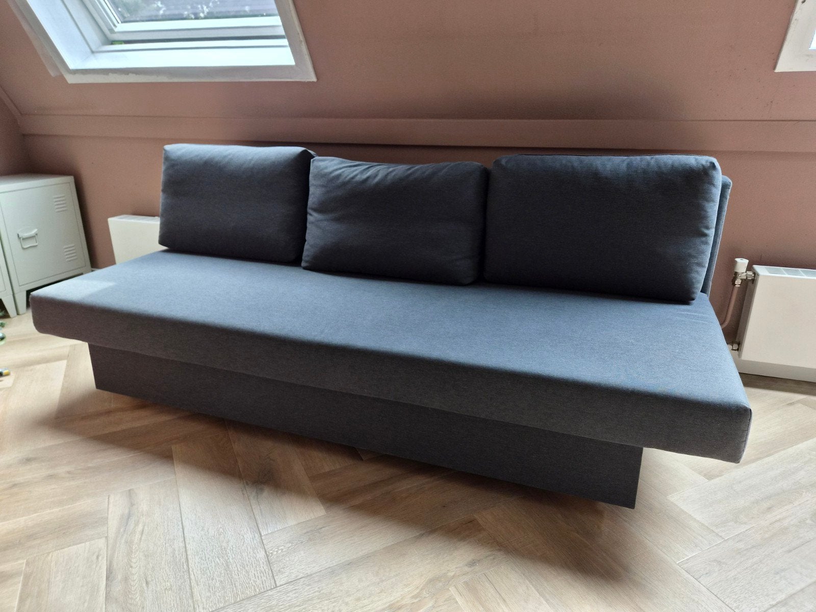 grijze slaapbank, Huis en Inrichting, Tweepersoons, Zo goed als nieuw, Grijs, 140 cm
