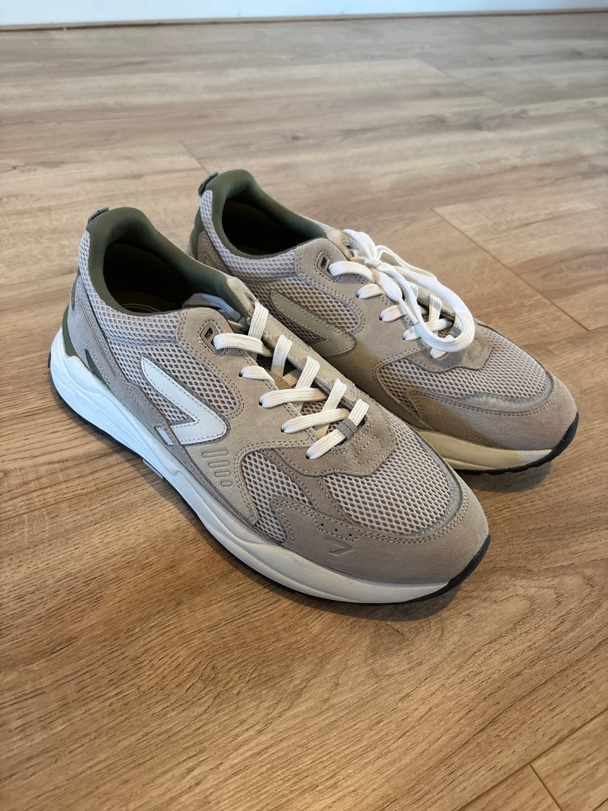 HUB GRID | V68 sneakers - Nieuw, Ophalen, Zo goed als nieuw, Overige kleuren, Sneakers of Gympen