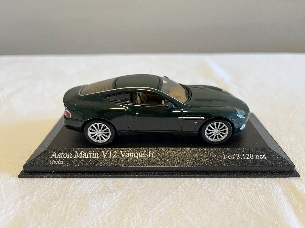 Minichamps Aston Martin V12 Vanquish 1:43 groen, Ophalen of Verzenden, Zo goed als nieuw, Auto, MiniChamps