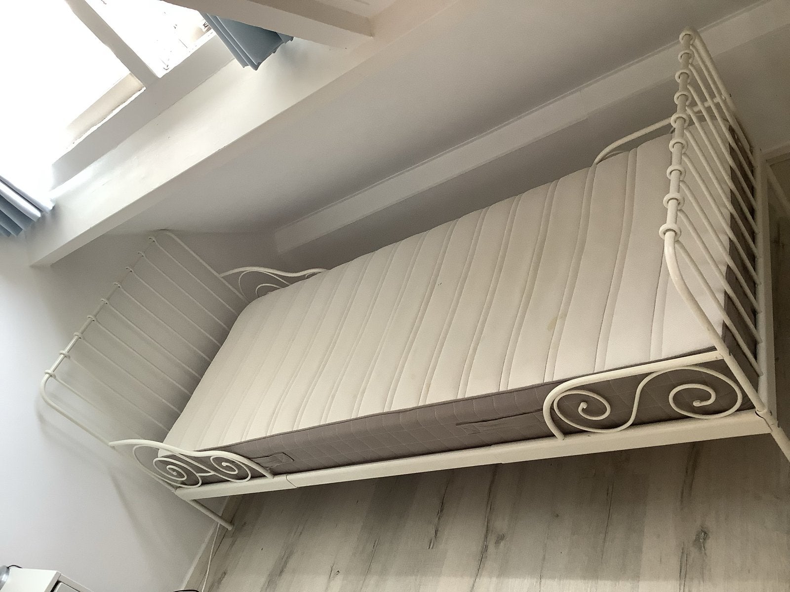 Wit metalen doorgroei eenpersoonsbed met matras, Ophalen, Eenpersoons, Wit, 80 cm