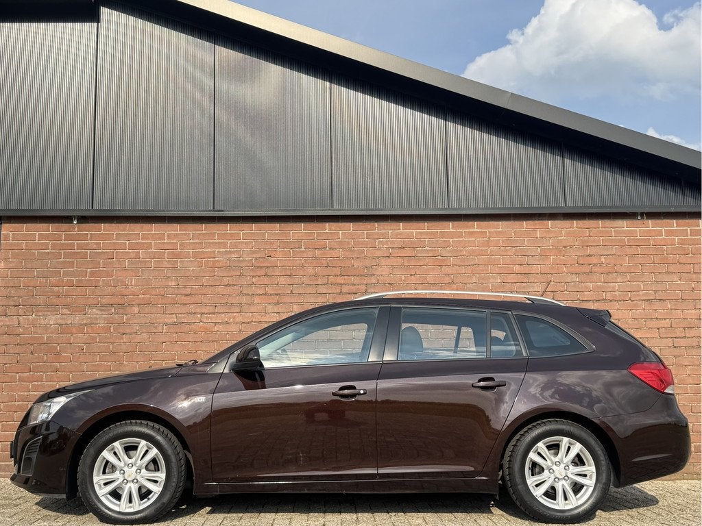 Chevrolet Cruze Station Wagon 1.4T LTZ | NL-AUTO! | NAVI!, Voorwielaandrijving, Euro 5, Gebruikt, Zwart