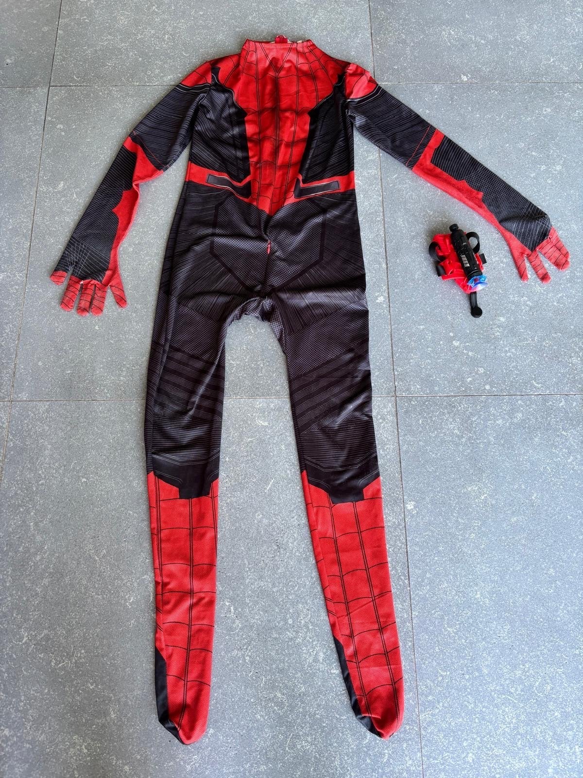 Spiderman Verkleedpak (maat 130) met Web Shooter, Ophalen, Gebruikt, 122 t/m 128, Jongen