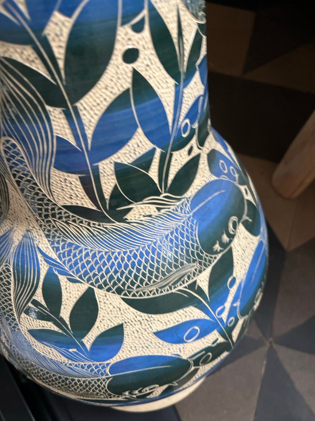 Grote decoratieve vaas met vissenmotief - 80 cm hoog, Ophalen of Verzenden