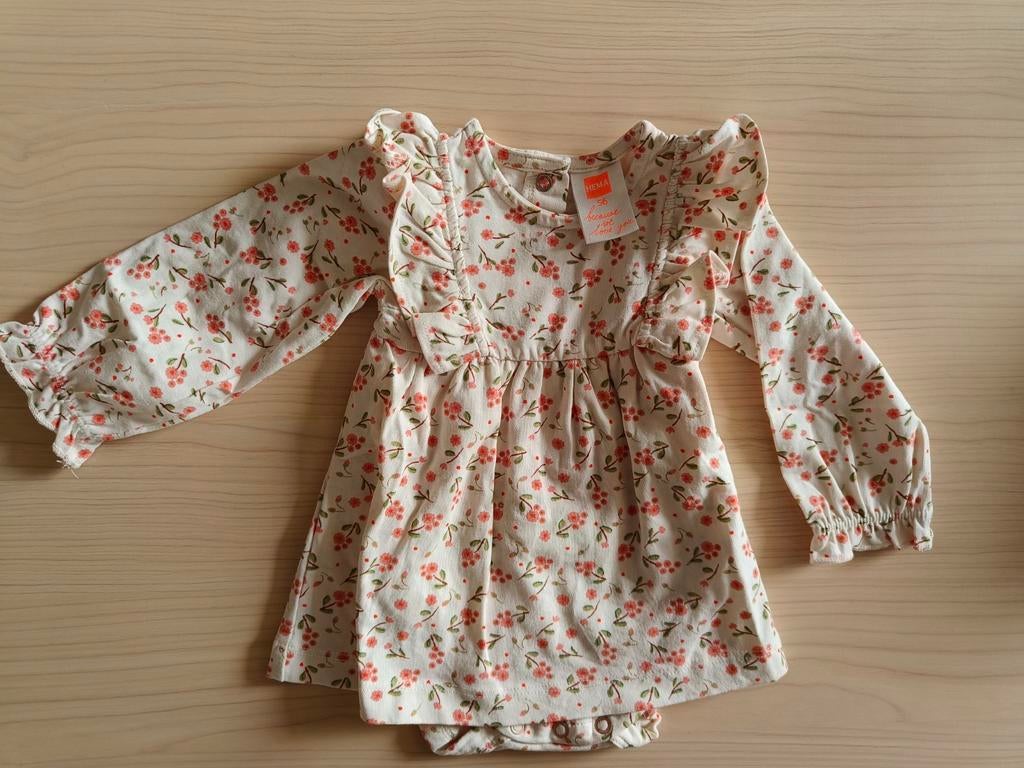 Nieuw baby jurkje met bloemenprint en ruches maat 56, Ophalen of Verzenden, Nieuw, Onbekend, Meisje