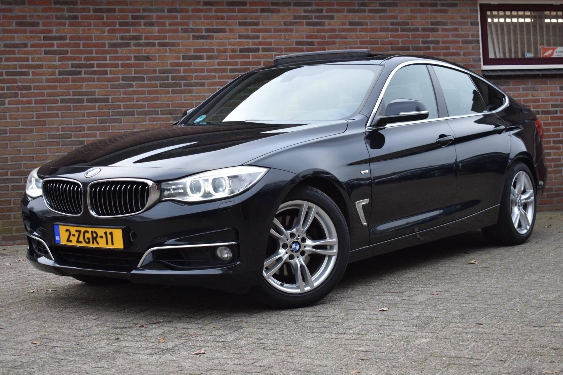 BMW 3-serie Gran Turismo 325d High Executive '15 Pano Clima, Auto's, BMW, Automaat, Achterwielaandrijving, 4 cilinders, Zwart