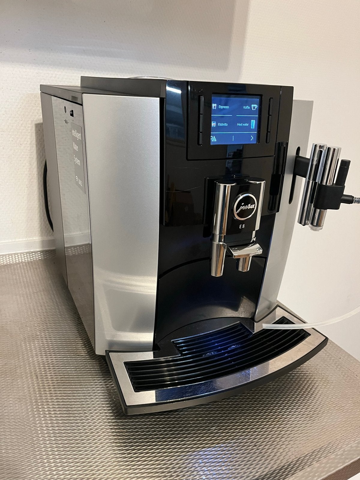 Jura E8 Koffiemachine., Witgoed en Apparatuur, Koffiezetapparaten, Afneembaar waterreservoir, 10 kopjes of meer, Koffiemachine