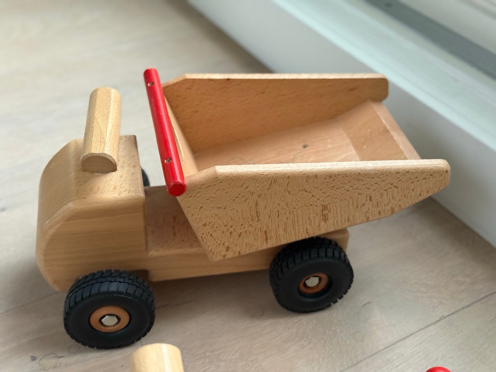 Houten speelgoedvoertuigen set - Kinder Kram, Kinderen en Baby's, Speelgoed | Houten speelgoed, Verzenden, Gebruikt, Rij- of Hobbelspeelgoed