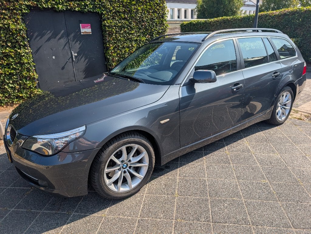BMW 5-Serie 523i e61 Touring Automaat 2009 Pano & Trekhaak, Auto's, Achterwielaandrijving, Leder, Stationwagon, Particulier