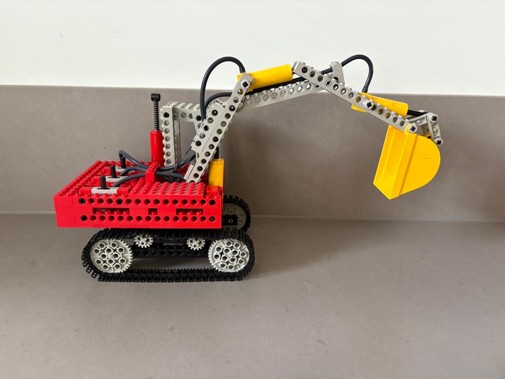 Lego 8851 technic pneumatic excavator met instructie, Lego, Compleet, Ophalen of Verzenden, Zo goed als nieuw