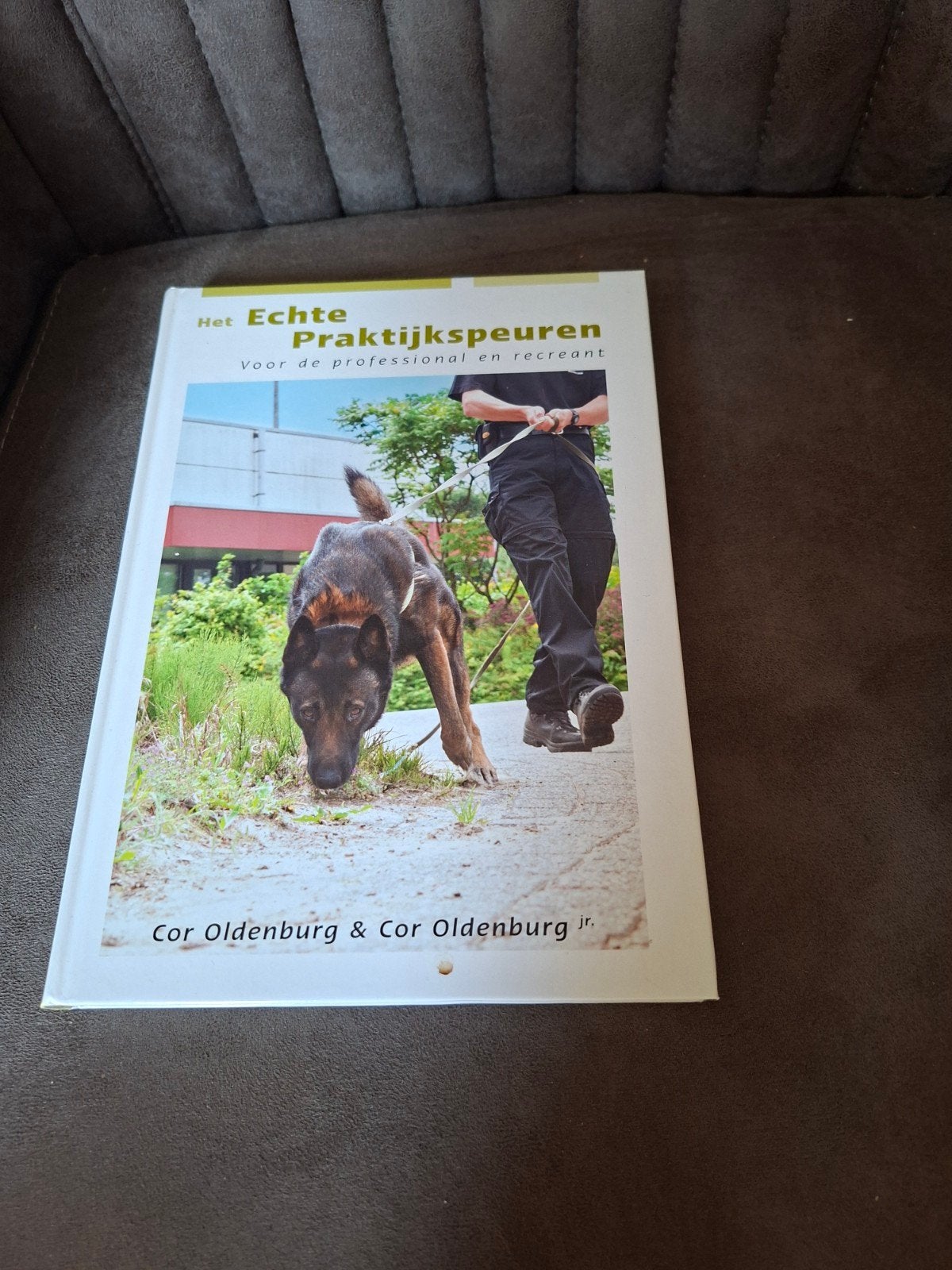 Het Echte Praktijkspeuren - Hondentraining Boek, Ophalen of Verzenden, Zo goed als nieuw