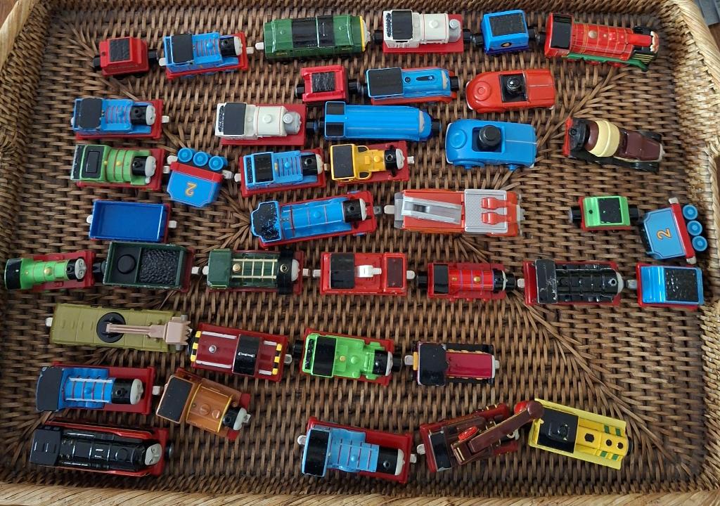Thomas de trein (mini) 42 stuks + extra's in nieuwstaat, Kinderen en Baby's, Ophalen, Zo goed als nieuw