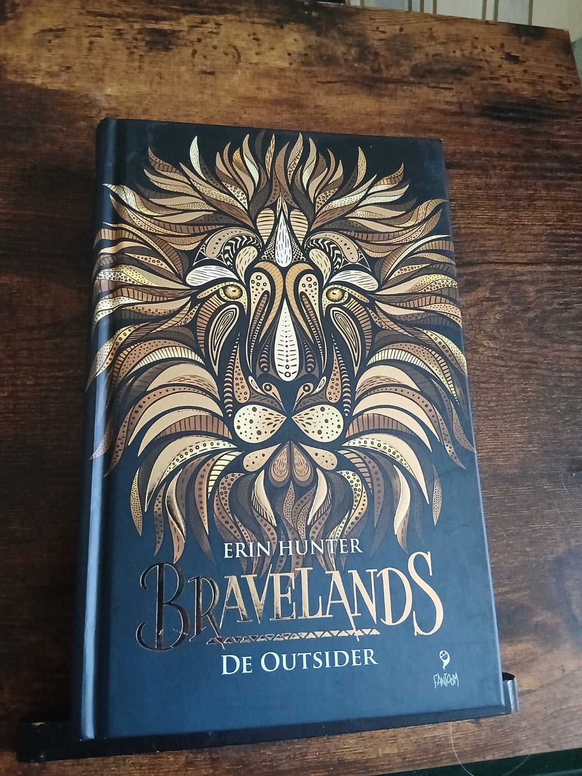 Bravelands: De Outsider - Erin Hunter (Zo goed als nieuw), Ophalen of Verzenden, Zo goed als nieuw, Erin Hunter