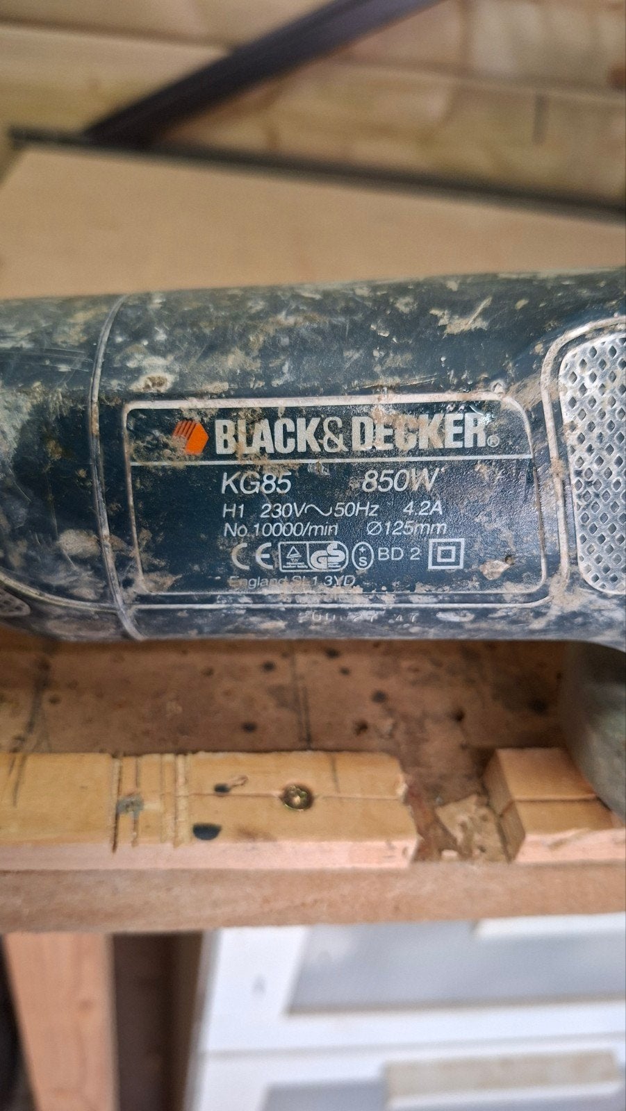 Black & Decker Haakse Slijper KG85 850W - Zonder Sleutel, Ophalen, Gebruikt, 700 tot 1000 watt, Haakse handslijpmachine