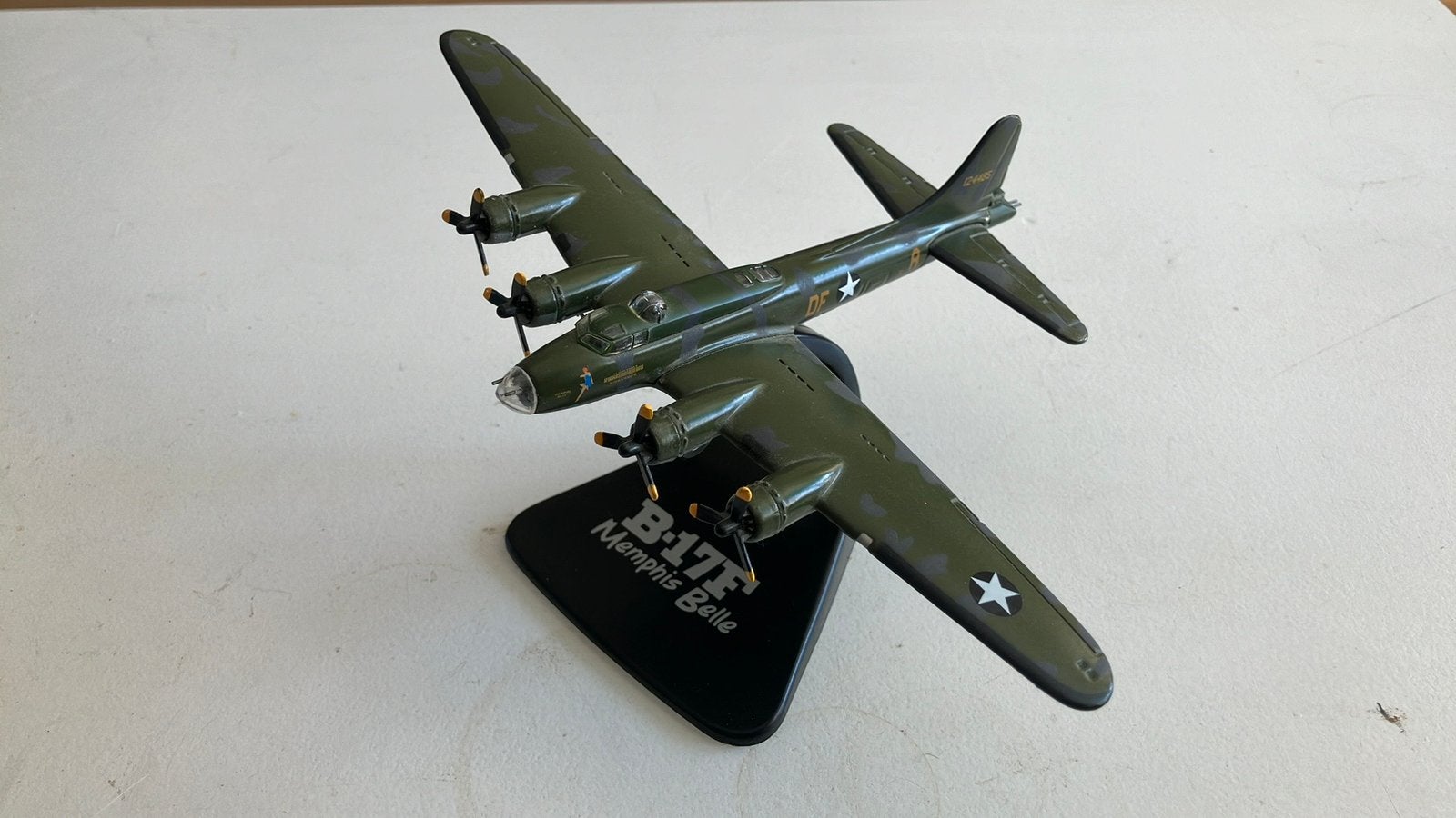 B-17 F Mempis Belle | Prachtig schaalmodel izgs, Overige merken, 1:72 tot 1:144, Ophalen of Verzenden, Zo goed als nieuw