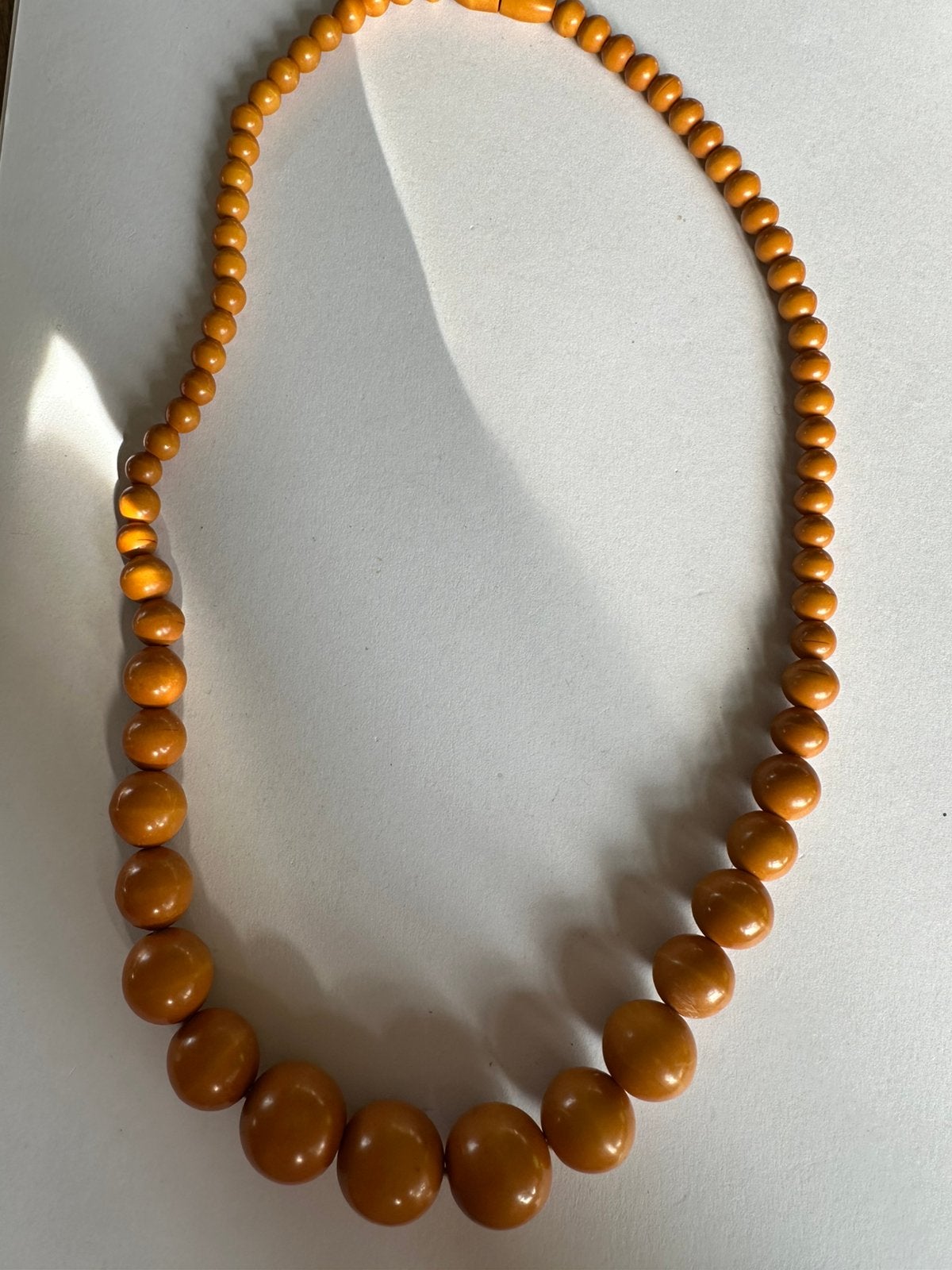 Antieke eigeel bakeliet ketting, Verzenden, Overige materialen, Ketting