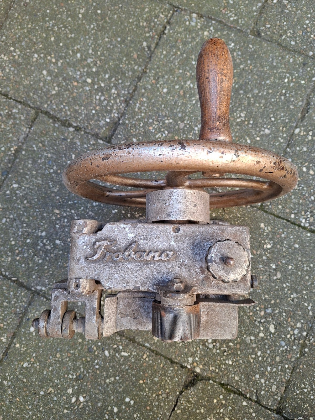 Antieke 'Frobana' schoenmakerij machine, Antiek en Kunst, Antiek | Gereedschap en Instrumenten, Ophalen
