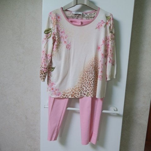 Ensemble (2stu) pulleke Blugirl - broek roze Blumarine mt 38, Kostuum of Pak, Nieuw, Ophalen of Verzenden, Roze
