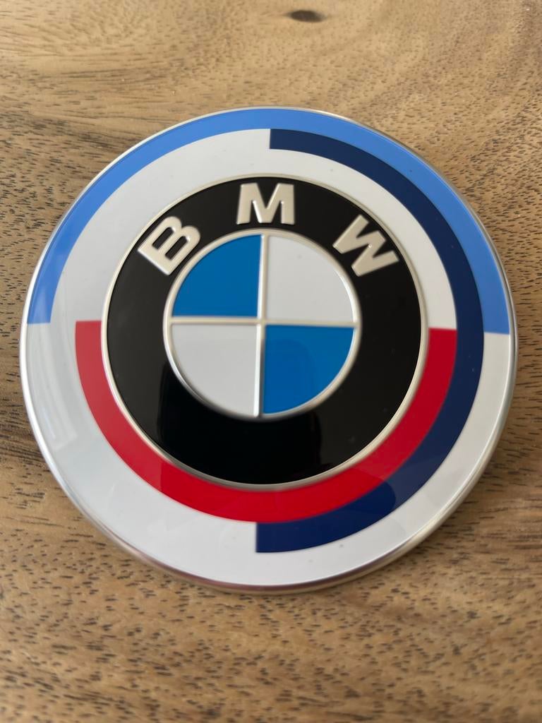 Nieuw BMW Embleem 82mm - M Performance - 50 jaar, Ophalen of Verzenden, Nieuw, BMW