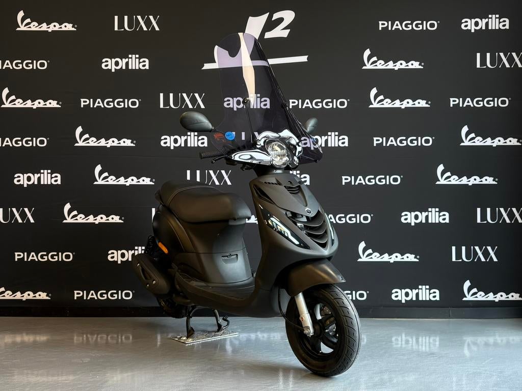 Piaggio Zip | Mat Zwart | Snor | 2024 | 3017 km, Fietsen en Brommers, Brommers | Overige merken, ., Ophalen of Verzenden, Zo goed als nieuw