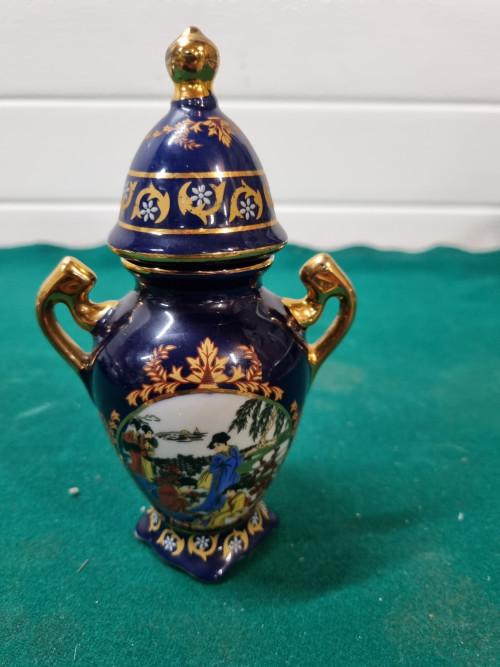 Vaasje met blauwe deksel aziatische afbeelding, Ophalen of Verzenden, 'T Olde Gre-j, Info@toldegrej.nl, Endepoelstraat 20f Didam