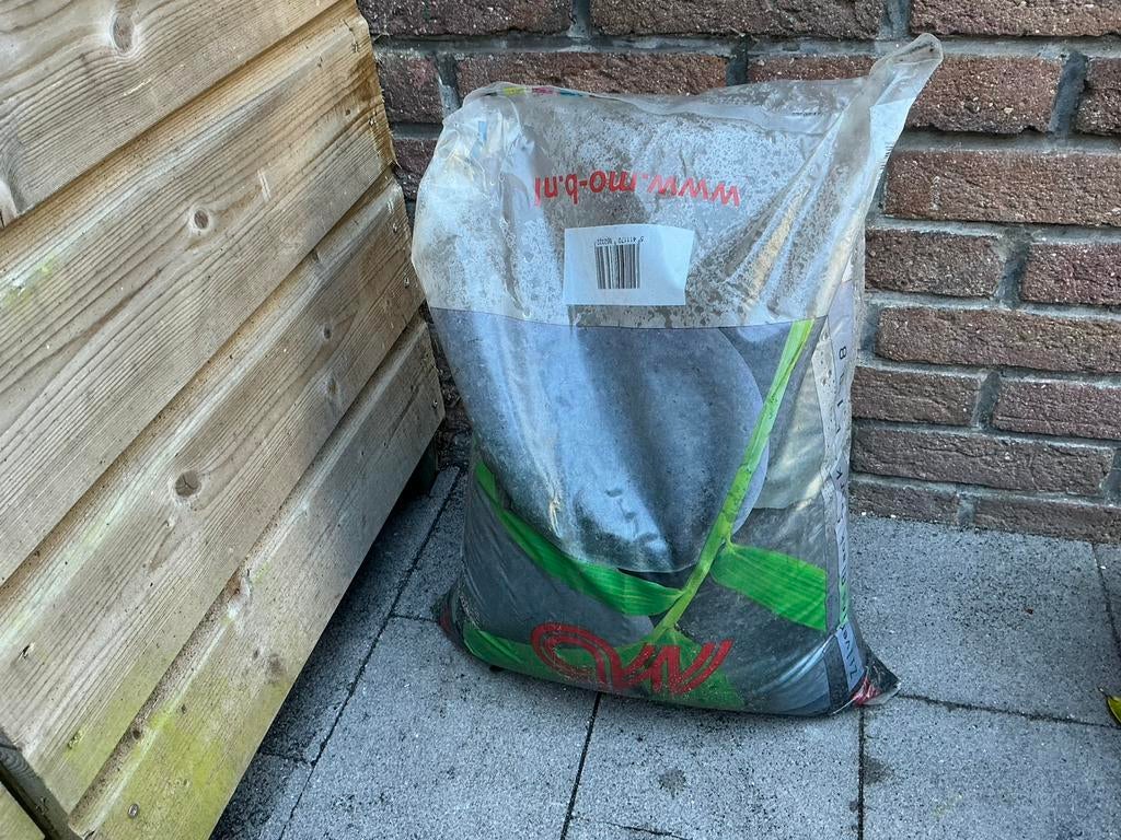 Nieuwe zak zwart voegenzand, Tuin en Terras, Zand, Ophalen, Zo goed als nieuw