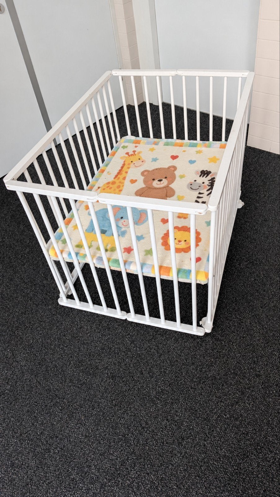 Leuke Witte opvouwbare vierkante box met wieltjes, Ophalen, Gebruikt, Vierkant, Wieltjes