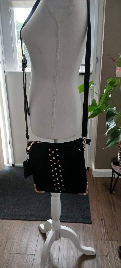 Schoudertas zwart met trendy studs met rits., Ophalen of Verzenden, Nieuw, Zwart