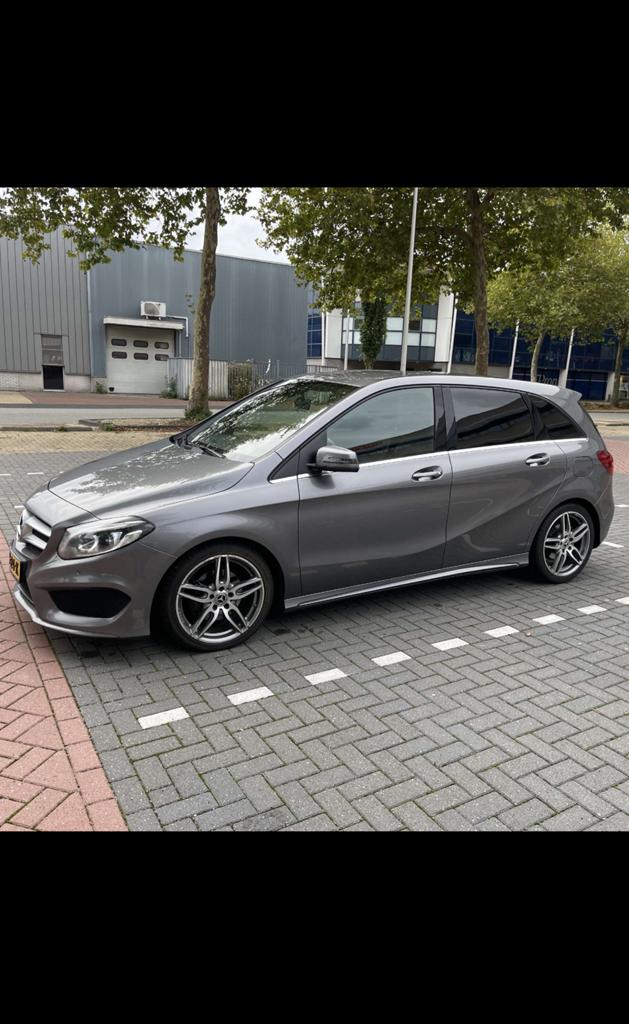 Mercedes-Benz B-Klasse 180 AMG Night Edition Autom bij 2018, Auto's, Lichtsensor, 1325 kg, 4 cilinders, 122 pk