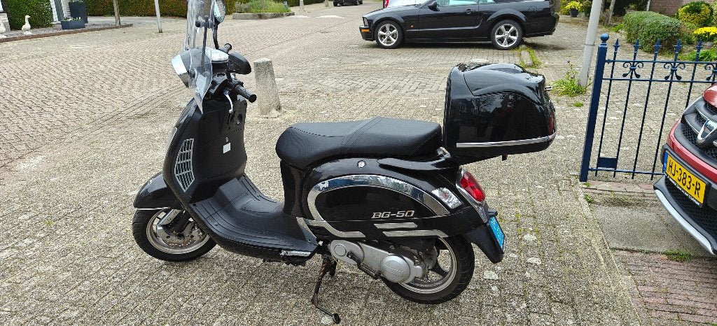 yiying scooter, Fietsen en Brommers, Gebruikt, Benzine, 50 cc, Maximaal 25 km/u