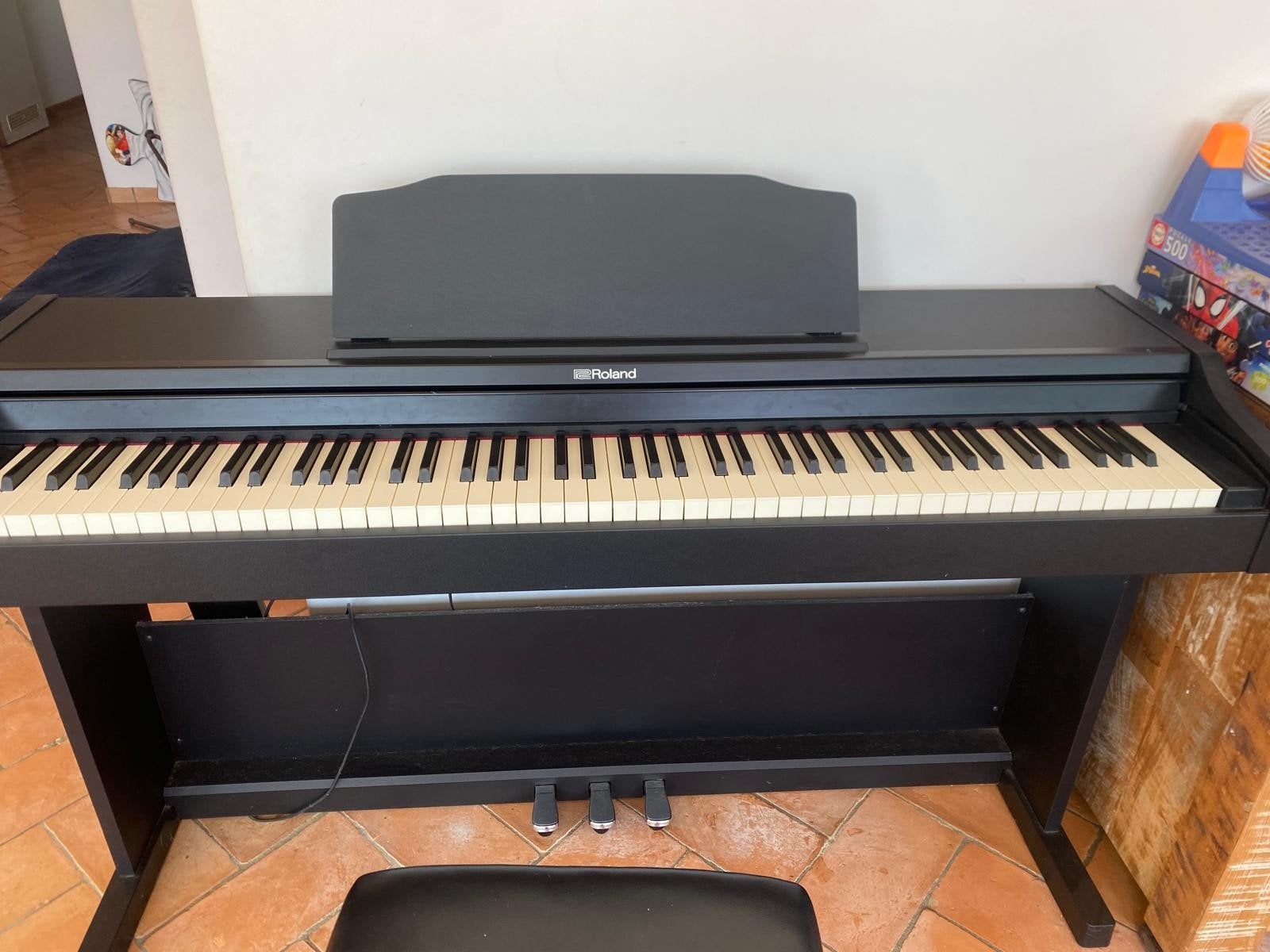 Piano Roland, Muziek en Instrumenten, Piano's, Ophalen, Zo goed als nieuw, Zwart