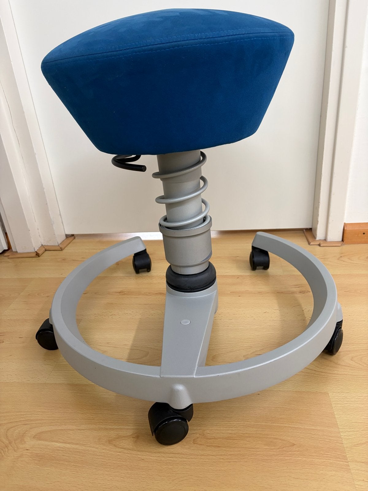 Aeris Swopper Classic ergonomische kruk - Blauw, Ophalen of Verzenden, Zo goed als nieuw, Blauw, Bureaukruk