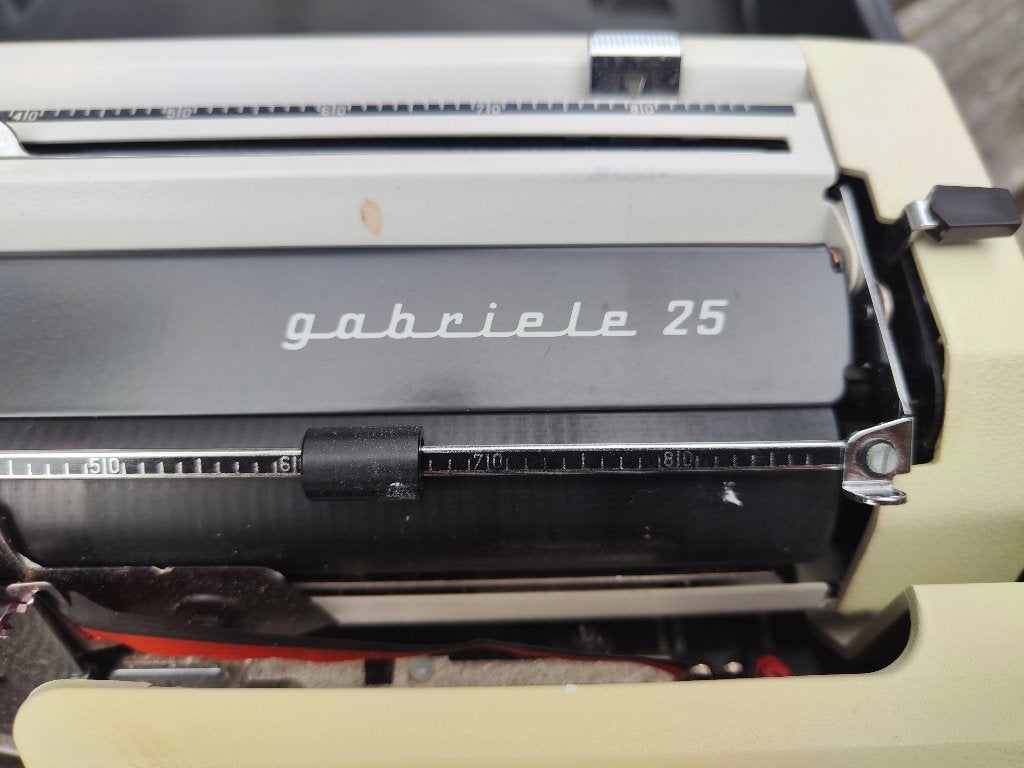 Adler ~ Gabriele 25, Ophalen, Gebruikt