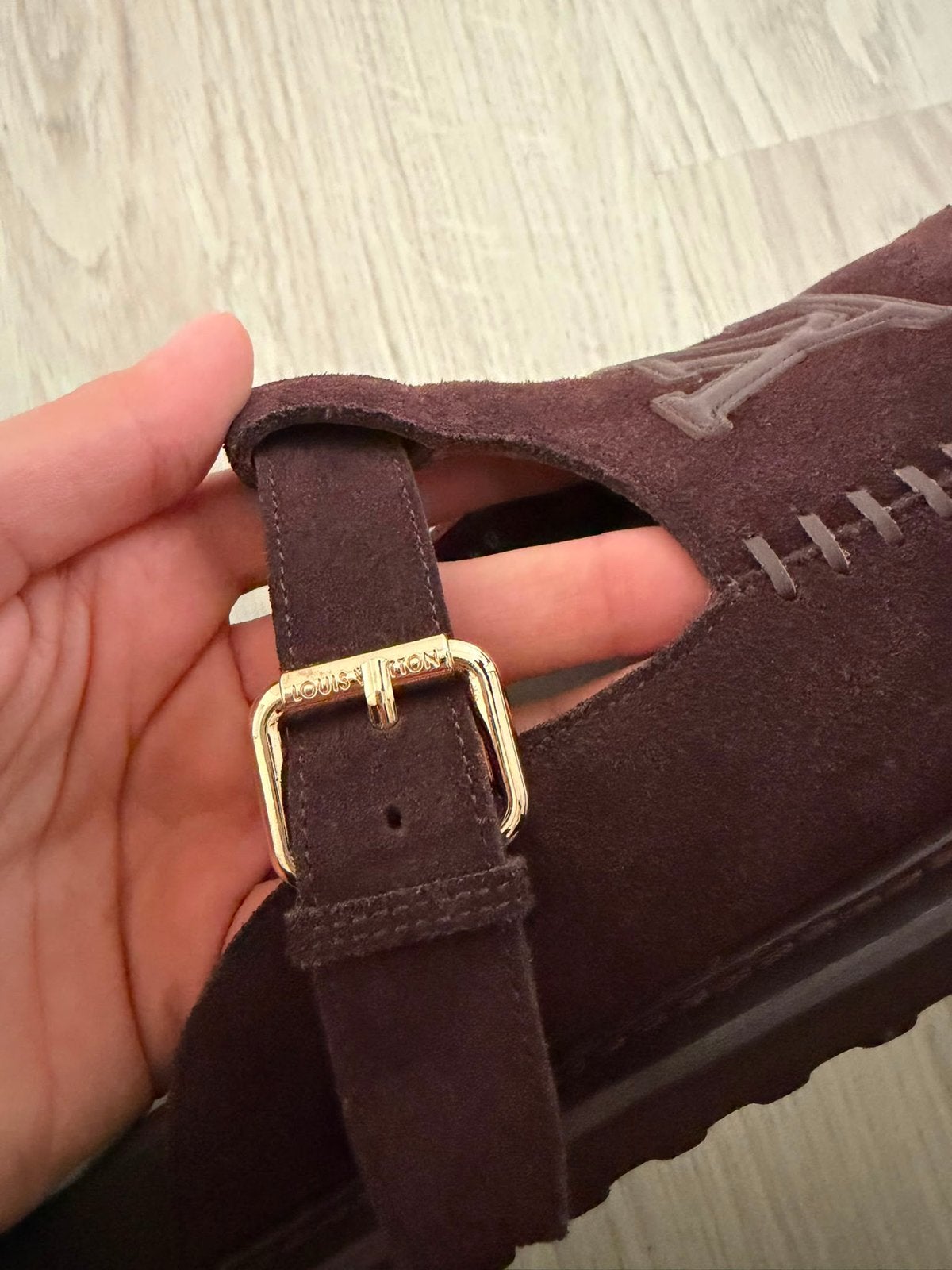Louis Vuitton instappers maat 40, Ophalen of Verzenden, Zo goed als nieuw, Bruin, Instappers