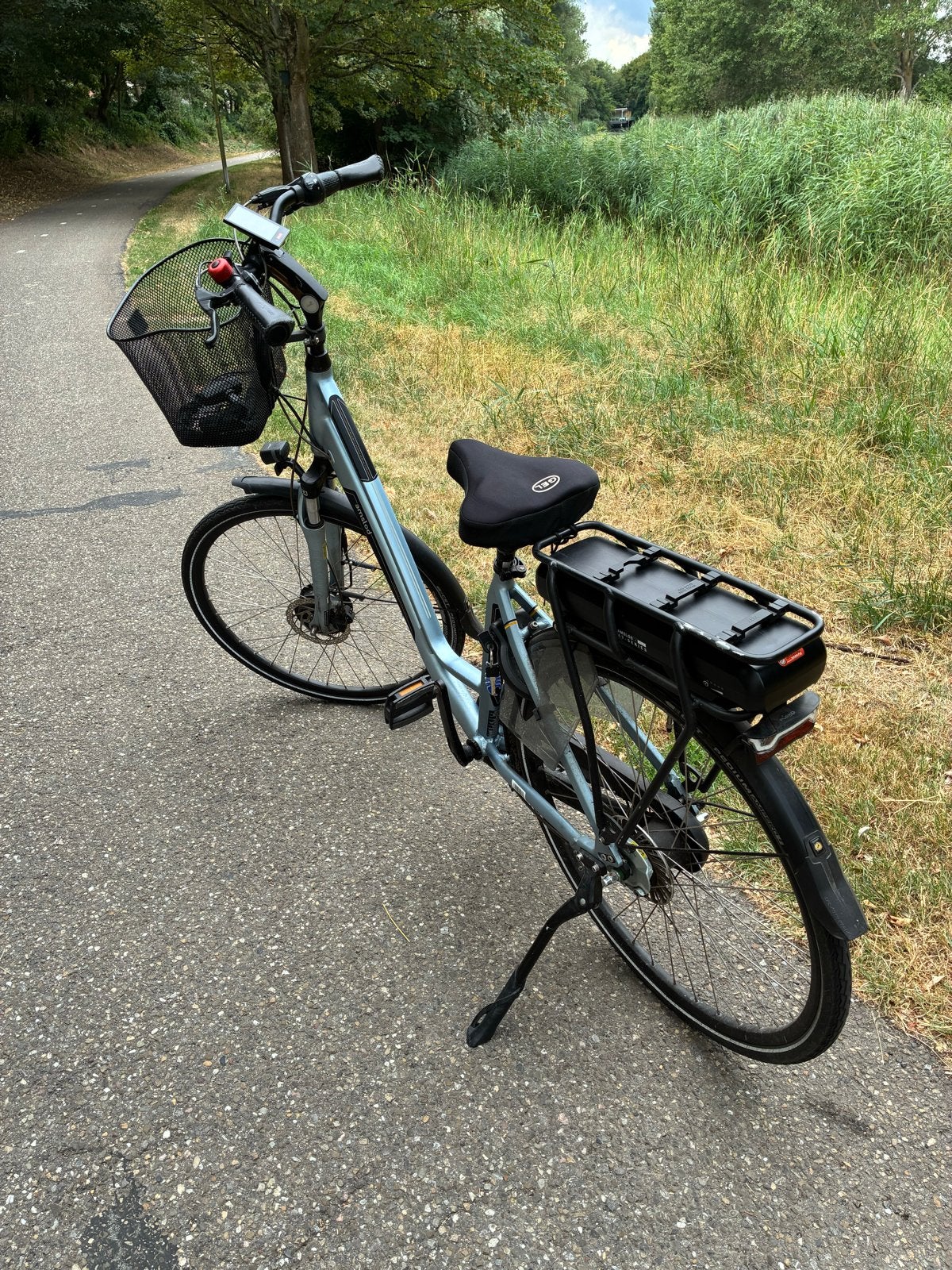 Amslod elektrische fiets met accu, oplader en mandje, Gebruikt, 51 tot 55 cm, 50 km per accu of meer, Ophalen