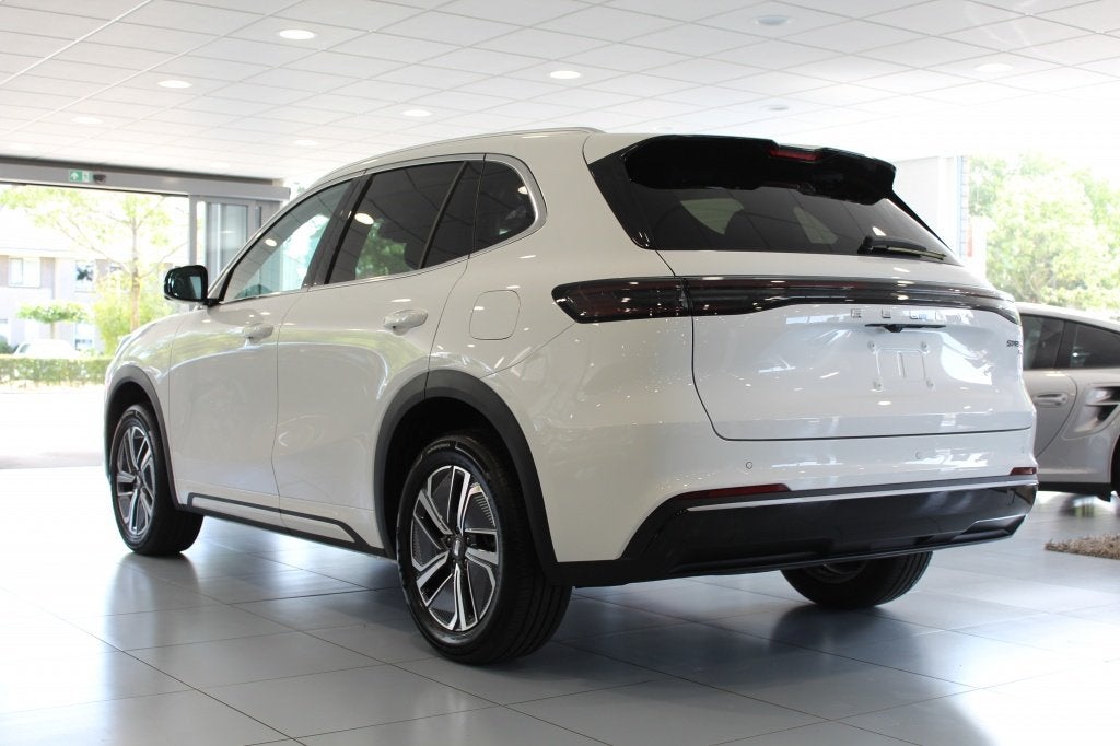 GEELY Starray EM-i 1.5 Pro Plug-in/CARPLAY/CRUISE/360, Automaat, Zwart, 4 cilinders, Wit